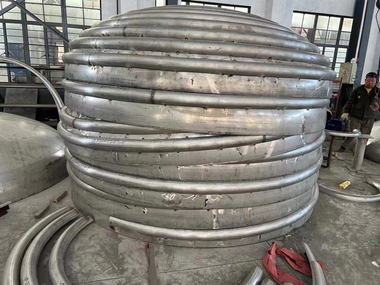 能制作封頭盤管的都是哪些設備呀！